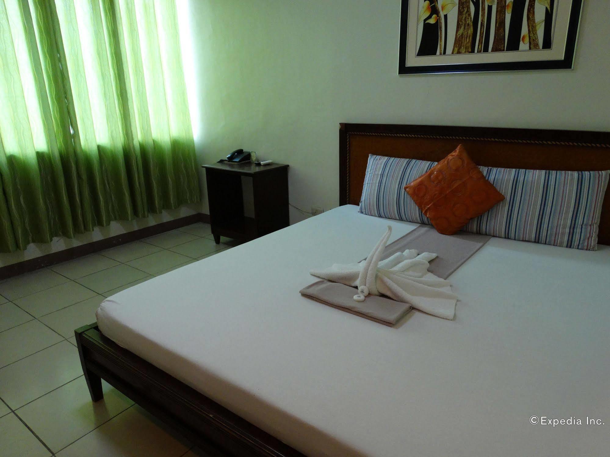 Sun Avenue Tourist Inn & Cafe Tagbilaran Dış mekan fotoğraf